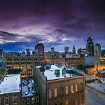 Frontdesk 735 West Apts Westown Milwaukee