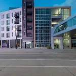 Modern 1Br Apt With Skywalk To Fiserv, Rooftop, And Parking