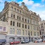 Frontdesk Mackie Flats 3Rd Ward Downtown Milwaukee