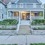 Milwaukee Home Less Than Half Mi To Lake Michigan!