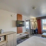 Holiday Inn Express Hotel & Suites Milwaukee Airport By Ihg