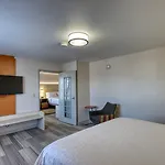Holiday Inn Express Hotel & Suites Milwaukee Airport By Ihg