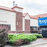 Rodeway Inn & Suites Milwaukee Airport