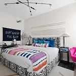 The Bentley Condotel, Heart Of Walkers Point With Garage, Yard