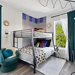 The Bentley Condotel, Heart Of Walkers Point With Garage, Yard