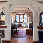 Chic Milwaukee Apartment In Hip Neighborhood!
