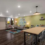 Woodspring Suites Milwaukee - Menomonee Falls