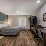 Woodspring Suites Milwaukee - Menomonee Falls