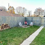 Cozy Home Near All Milwaukee Attractions