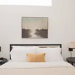 Flexhome East Side 1Br No4 - With Balcony, Pool, Gym