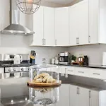 Historic Home In Brewers Hill With Hot Tub!