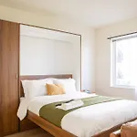 Flexhome Walkers Point Studio T1 With Gym And Balcony