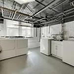 Elegant Studio Mckinley Beach - Brady St Lowr East