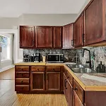 New! Fun & Style Eastside Mke Best Day Townhouse