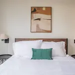 Flexhome East Side 2Br Cg1 - With Gym, Balcony, And Lakefront View