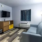 Days Inn & Suites By Wyndham Milwaukee