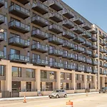 Flexhome East Side 1Br No8 With Balcony, Pool, And Gym
