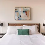Flexhome East Side 2Br Cg2 - Near Lakefront With Gym And Balcony