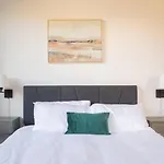 Flexhome East Side 1Br Ec1 - Brady Fiserv Balcony