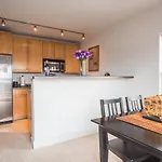 Frontdesk 132 Jefferson St Apts Milwaukee\'S Third Ward