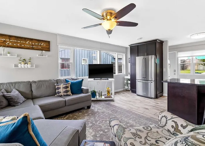 Bright And Updated Getaway With Furnished Patio!