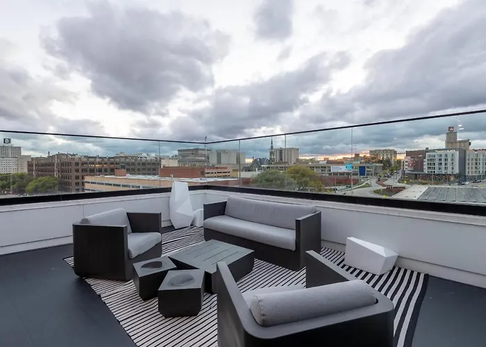 Flexhome Skywalk To Fiserv 1Br Apt U1