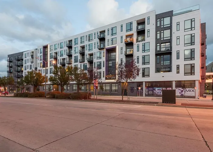 Modern 1Br Apt With Skywalk To Fiserv, Rooftop, And Parking