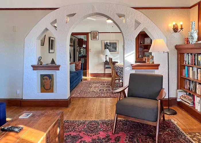 Chic Milwaukee Apartment In Hip Neighborhood!