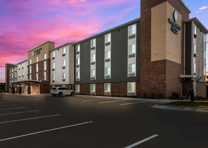 Woodspring Suites Milwaukee - Menomonee Falls