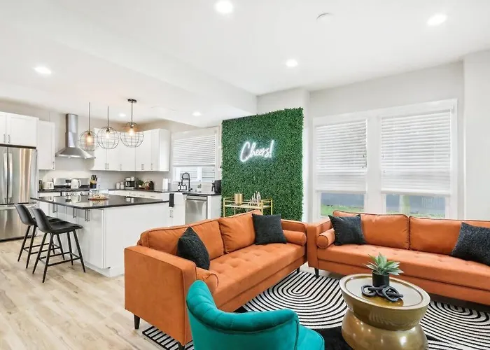 Historic Home In Brewers Hill With Hot Tub!