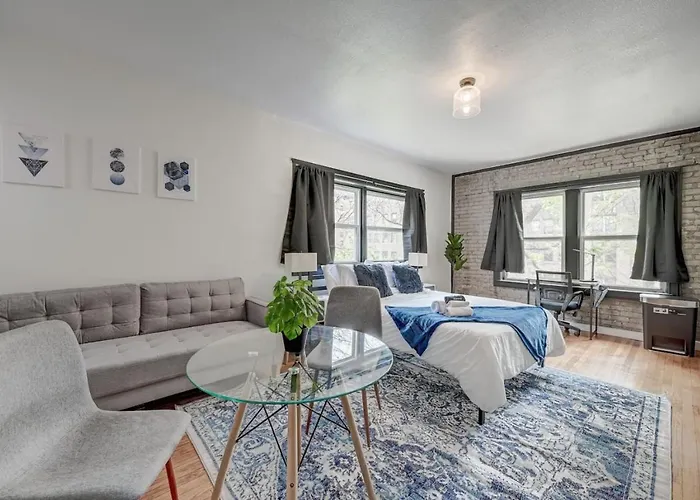 Elegant Studio Mckinley Beach - Brady St Lowr East