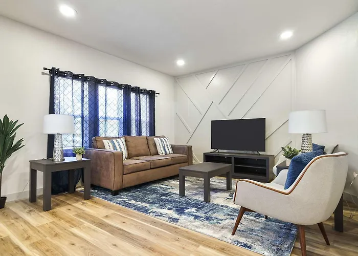 Timeless Beautiful Milwaukee Home Walking Distance To Downtown