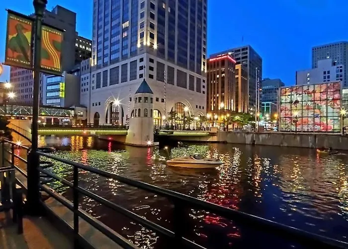 Cozy Condo On The River!
