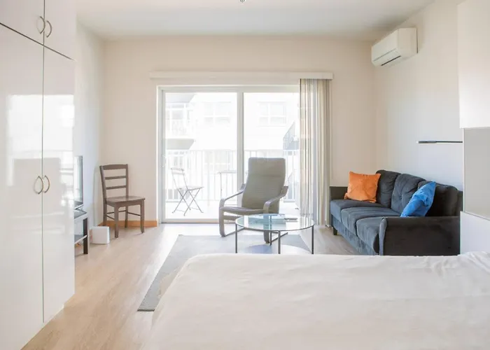 Flexhome East Side Studio R4 - Brady Fiserv Balcony