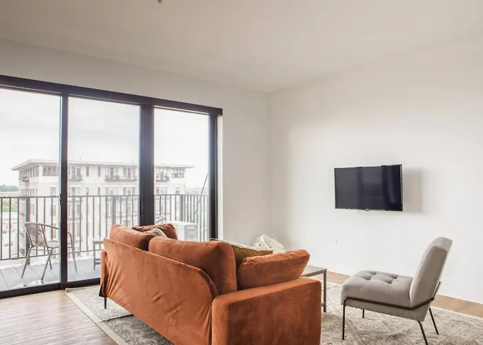 Flexhome East Side 1Br No5 With Balcony, Pool, And Gym
