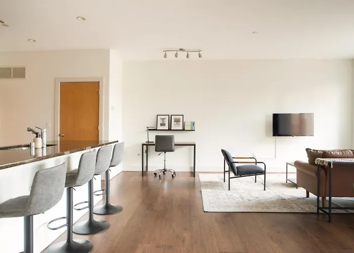 Flexhome East Side 2Br Cg2 - Near Lakefront With Gym And Balcony