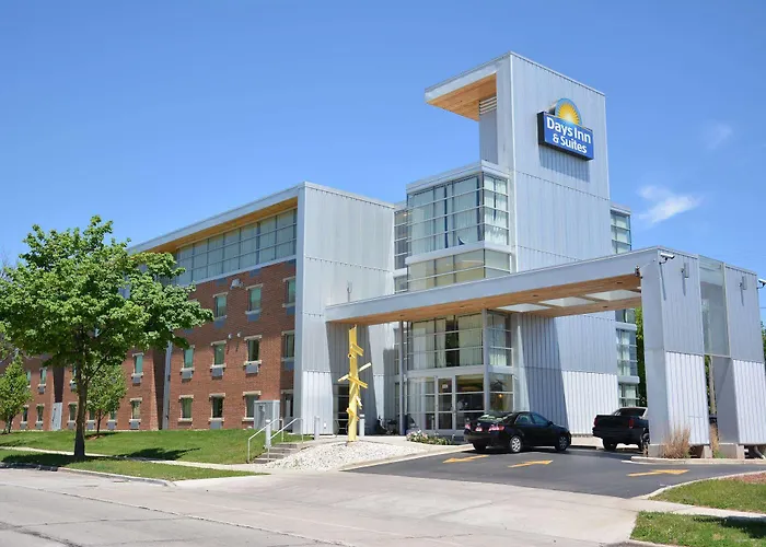 Days Inn & Suites By Wyndham Milwaukee