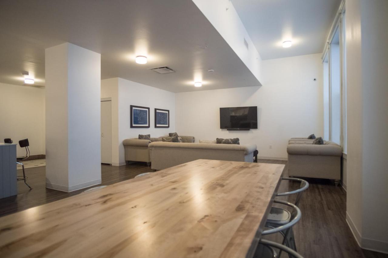 Apartment Frontdesk Mke Lofts Downtown Milwaukee Milwaukee