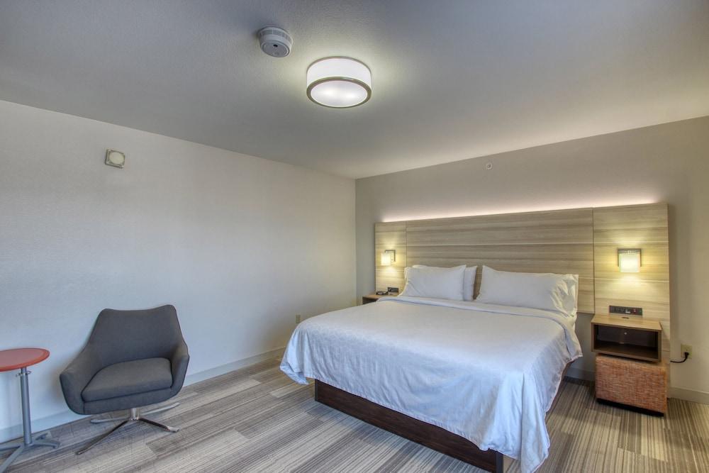Express & Airport By Ihg Hotel 2*