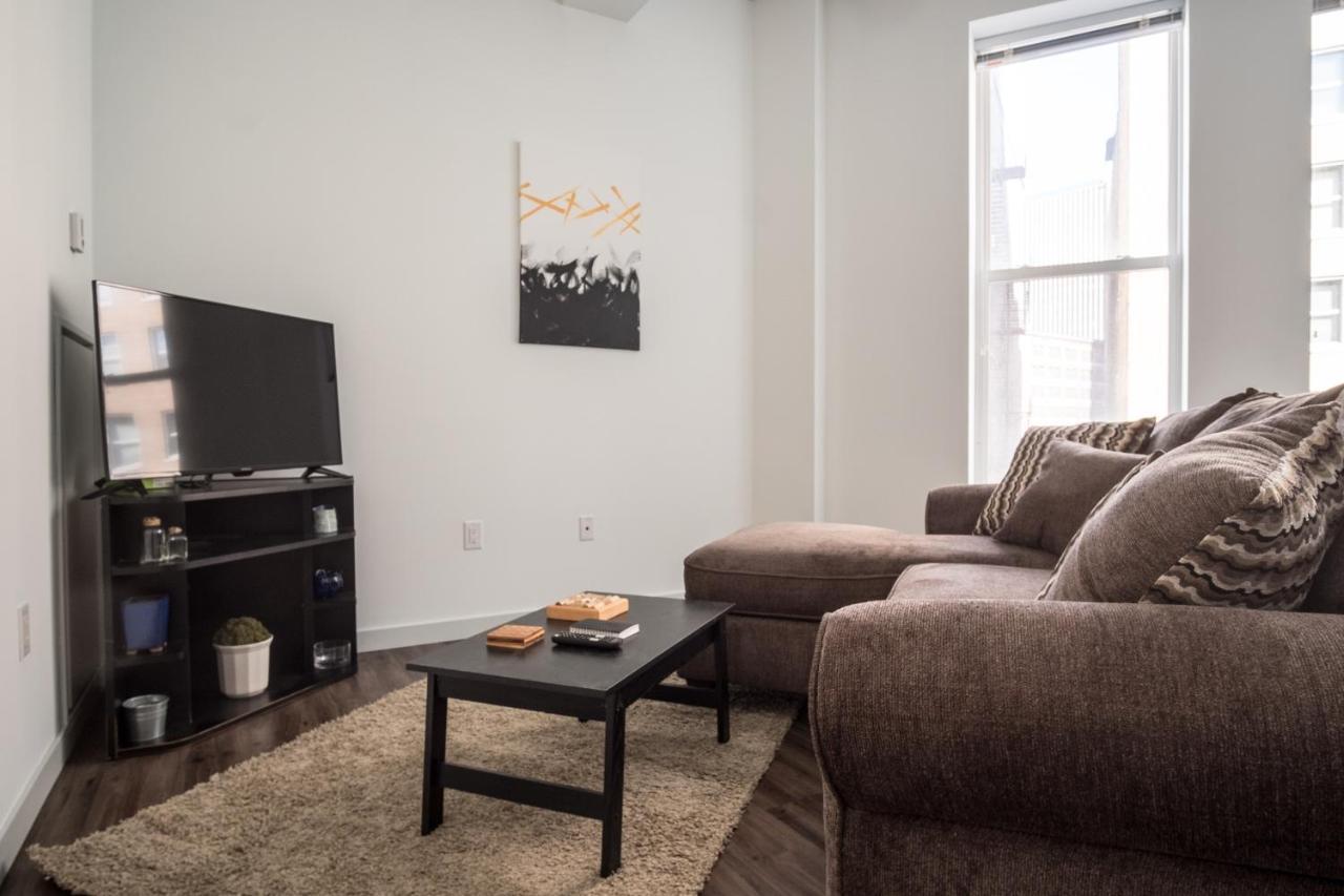 Frontdesk Mke Lofts Downtown Milwaukee Apartment *