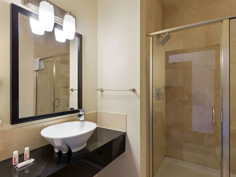 Days & By Wyndham Hotel Milwaukee