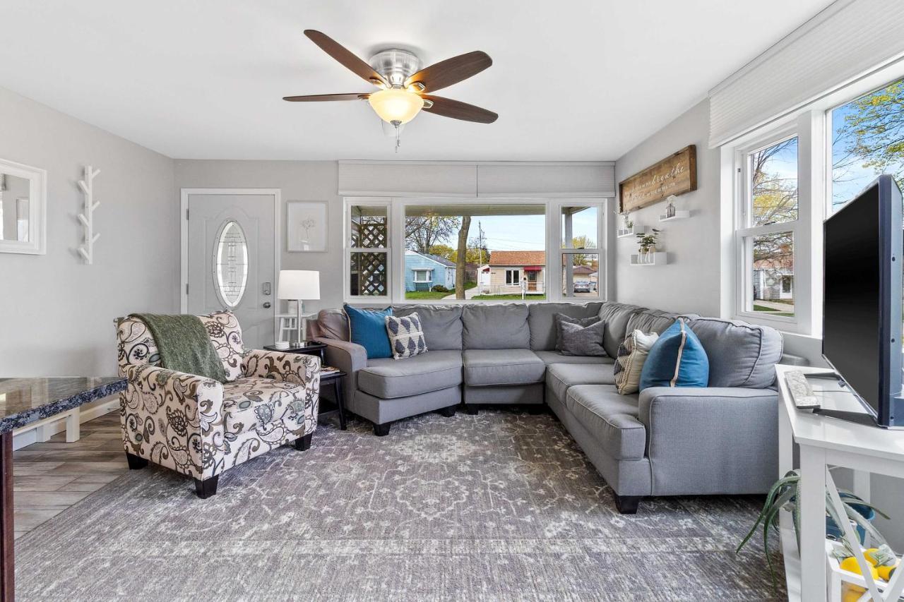 Bright And Updated Getaway With Furnished Patio! *