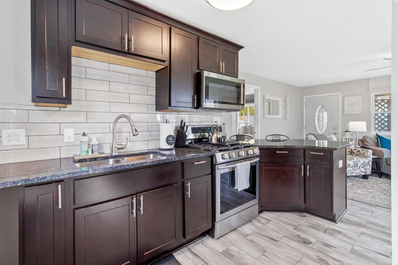 Bright And Updated Getaway With Furnished Patio! Holiday home Milwaukee