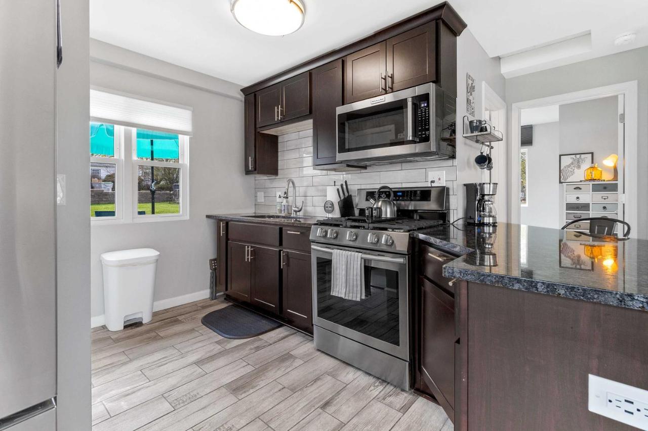 Bright And Updated Getaway With Furnished Patio! Holiday home *