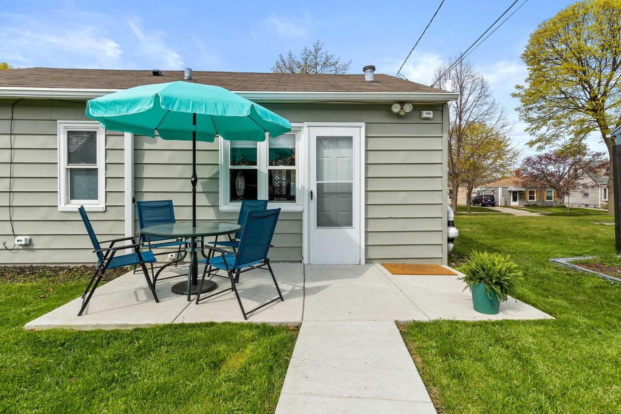 Bright And Updated Getaway With Furnished Patio! * Milwaukee