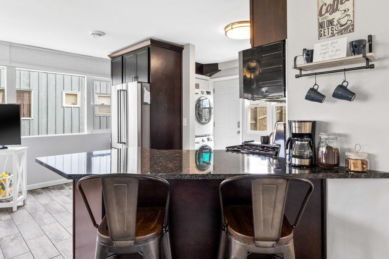 Bright And Updated Getaway With Furnished Patio! Holiday home Milwaukee