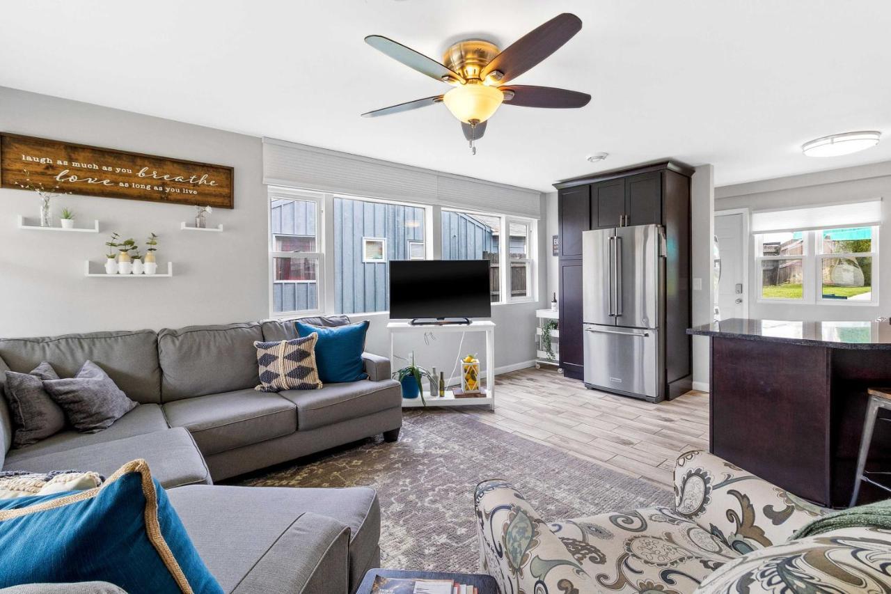 Bright And Updated Getaway With Furnished Patio! Holiday home *