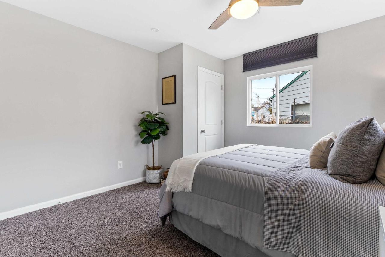 Bright And Updated Getaway With Furnished Patio! * Milwaukee