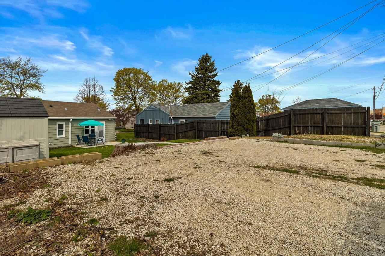 Bright And Updated Getaway With Furnished Patio! Milwaukee