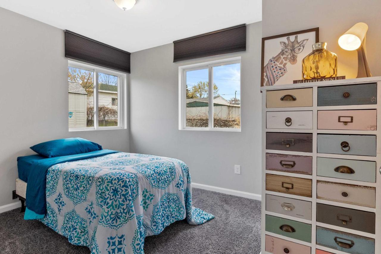 Bright And Updated Getaway With Furnished Patio! *